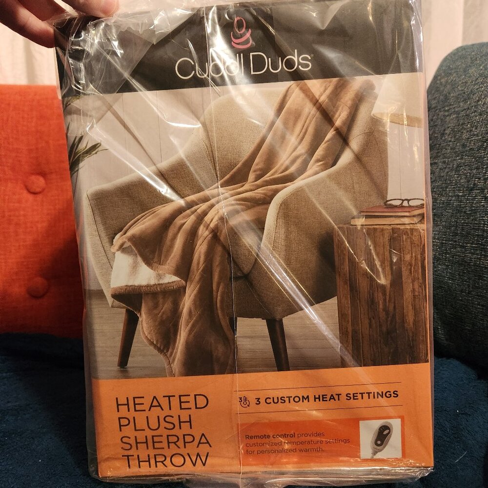 Cuddl Duds Heated Plush to Sherpa Throw Blanket – Tan | NWT in Box - Picture 4 of 9